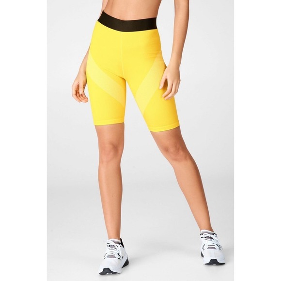 Fabletics Ultra High-Waisted Seamless Sprint Short 9'' Athletic Shorts XS - Picture 1 of 5